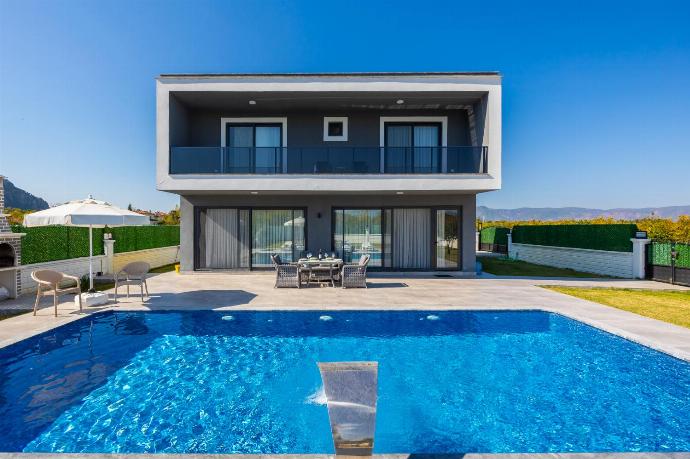 Beautiful villa with private pool, terrace, and garden . - Villa Grand Yasar 4 . (Photo Gallery) }}