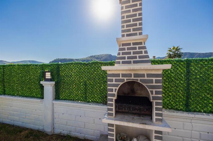 BBQ area . - Villa Grand Yasar 4 . (Photo Gallery) }}