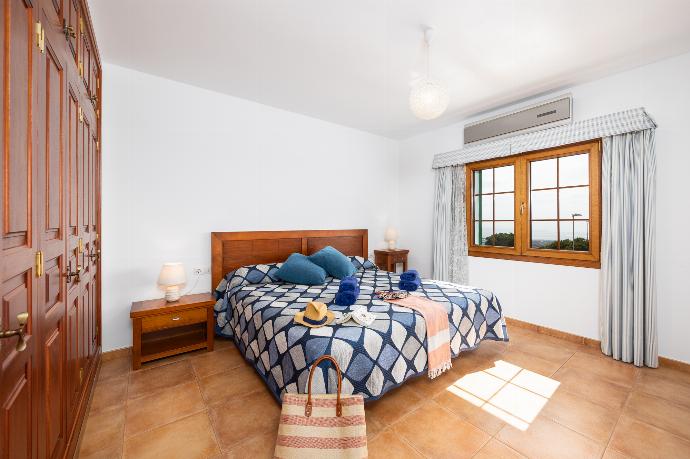 Double bedroom with A/C . - Casa Morro Blanco . (Galerie de photos) }}