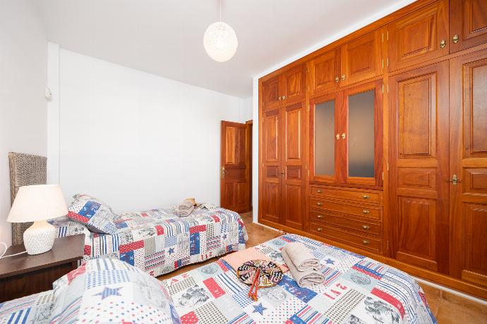 Twin bedroom with A/C . - Casa Morro Blanco . (Galleria fotografica) }}