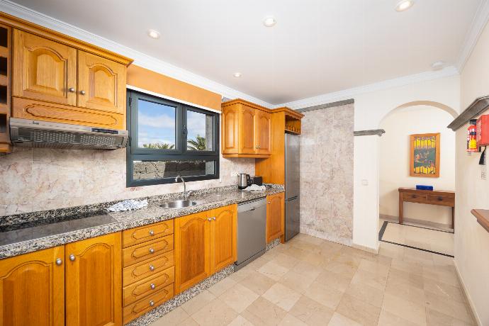 Equipped kitchen . - Villa Dragos . (Photo Gallery) }}