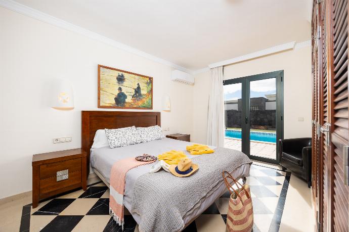 Double bedroom with en suite bathroom and A/C . - Villa Dragos . (Photo Gallery) }}