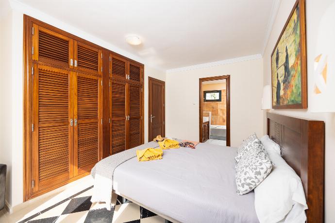 Double bedroom with en suite bathroom and A/C . - Villa Dragos . (Photo Gallery) }}