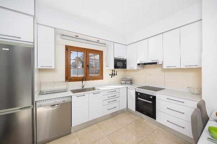 Equipped kitchen with dining area . - Las Caletas . (Photo Gallery) }}