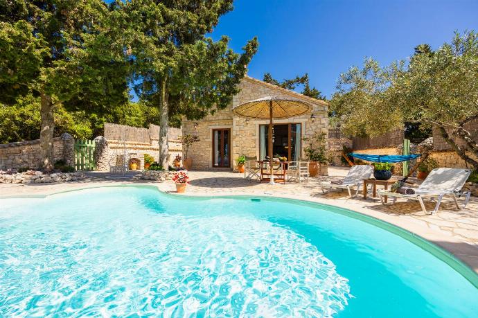 ,Beautiful villa with private pool and terrace with sea views . - Villa Gallini . (Photo Gallery) }}
