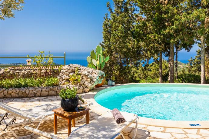Private pool and terrace with sea views . - Villa Gallini . (Photo Gallery) }}
