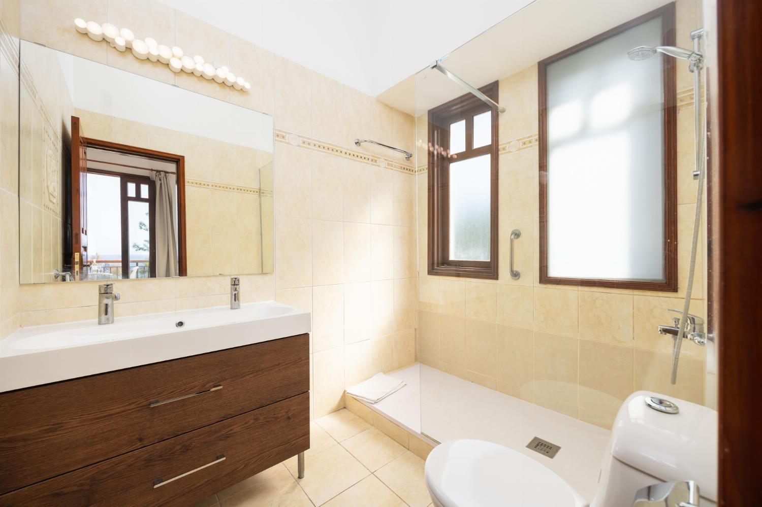 En suite bathroom with shower