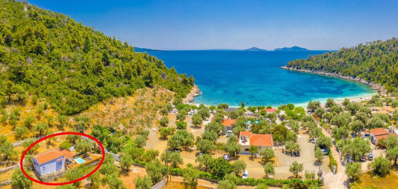 Waterfront taverna at Leftos Gialos Beach - only a 1 minute walk from Neptune