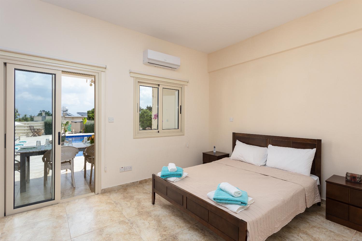 Double bedroom with A/C and terrace access