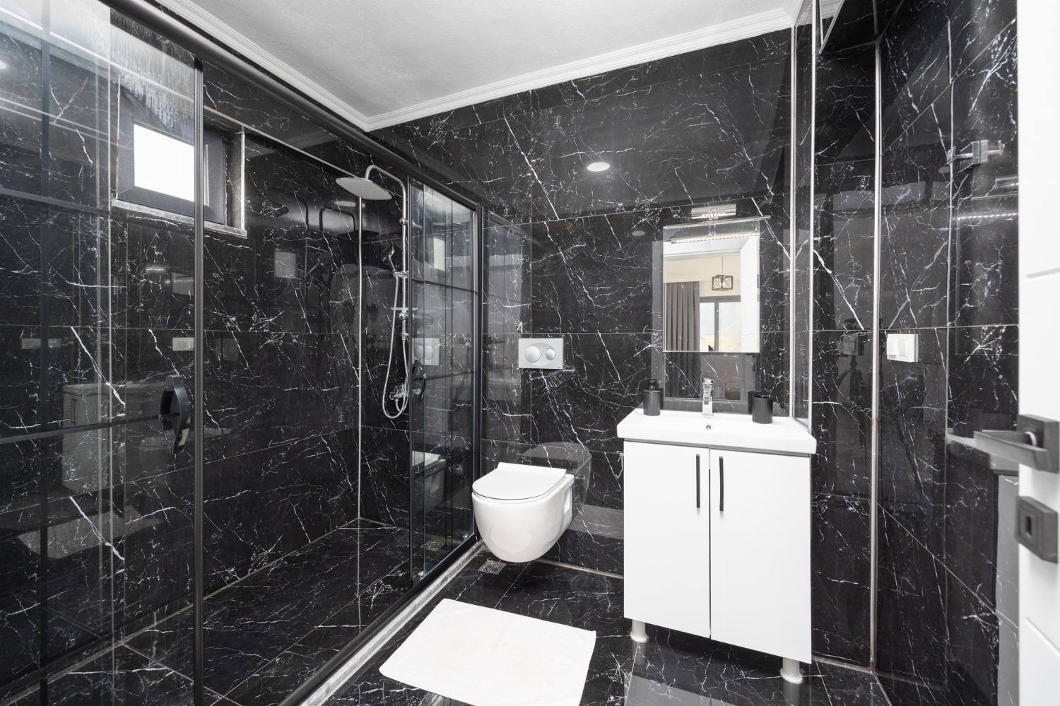 En suite bathroom with shower